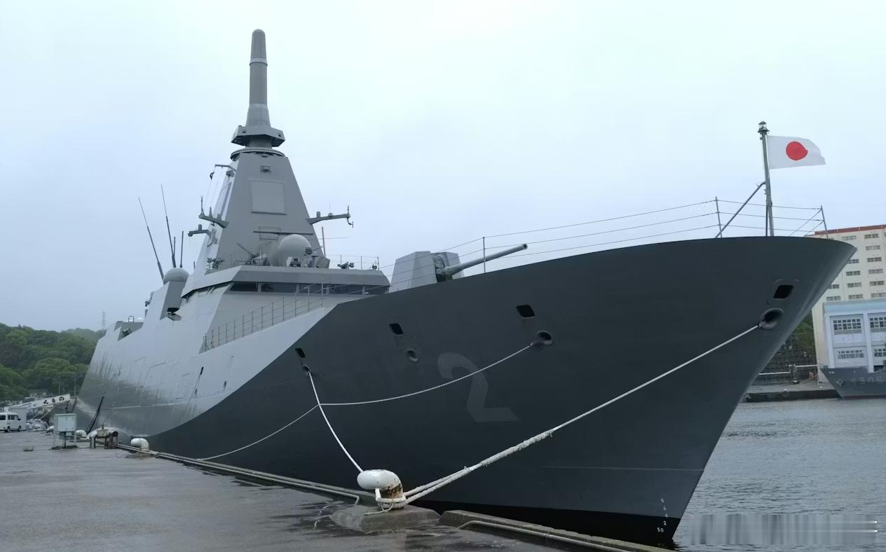 近日，日本防卫相小泉进次郎在出席“最上”级护卫舰第12号舰命名暨下水典礼时明确表