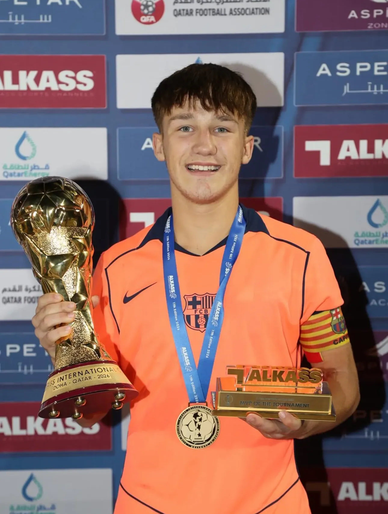 每体：拉玛西亚中场新星雨果·加尔塞斯（16岁）即将与巴塞罗那续约🔜至死不渝红蓝