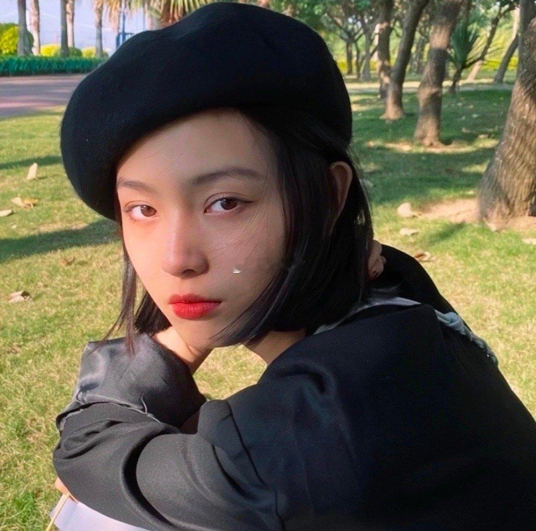 承包头像圈的赵佳丽来了！剧里平衡倔强与纯粹，剧外玩转慵懒与飒爽，她的每张照片都是