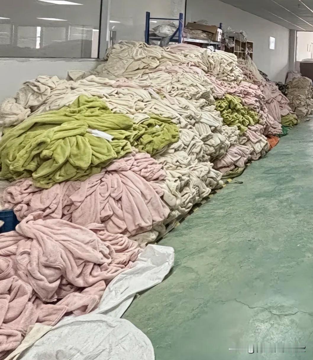 新衣服到底要不要洗了再穿？服装老板说出真相，很多人做错了
	
刚买回来的新衣服，