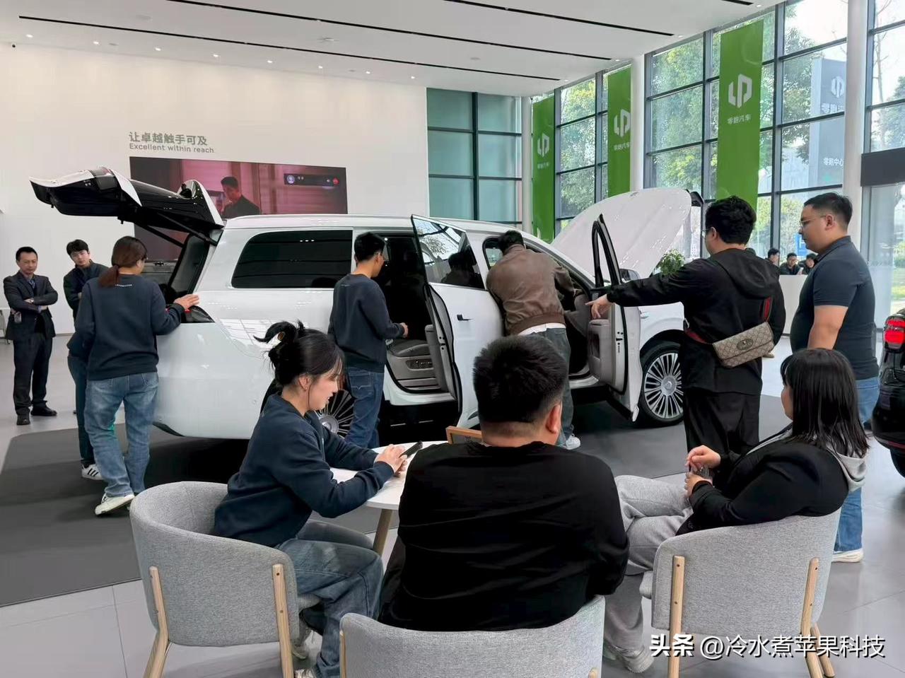 零跑D19到店：六座版零重力座椅曝光，坐上去就不想来！

零跑D19全国13城巡