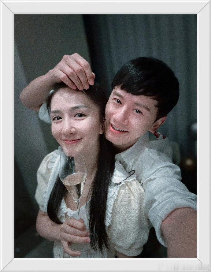 谢娜张杰合唱谢娜张杰合唱明天过后谢娜张杰合唱了明天过后一开口还是熟悉的味道，合唱