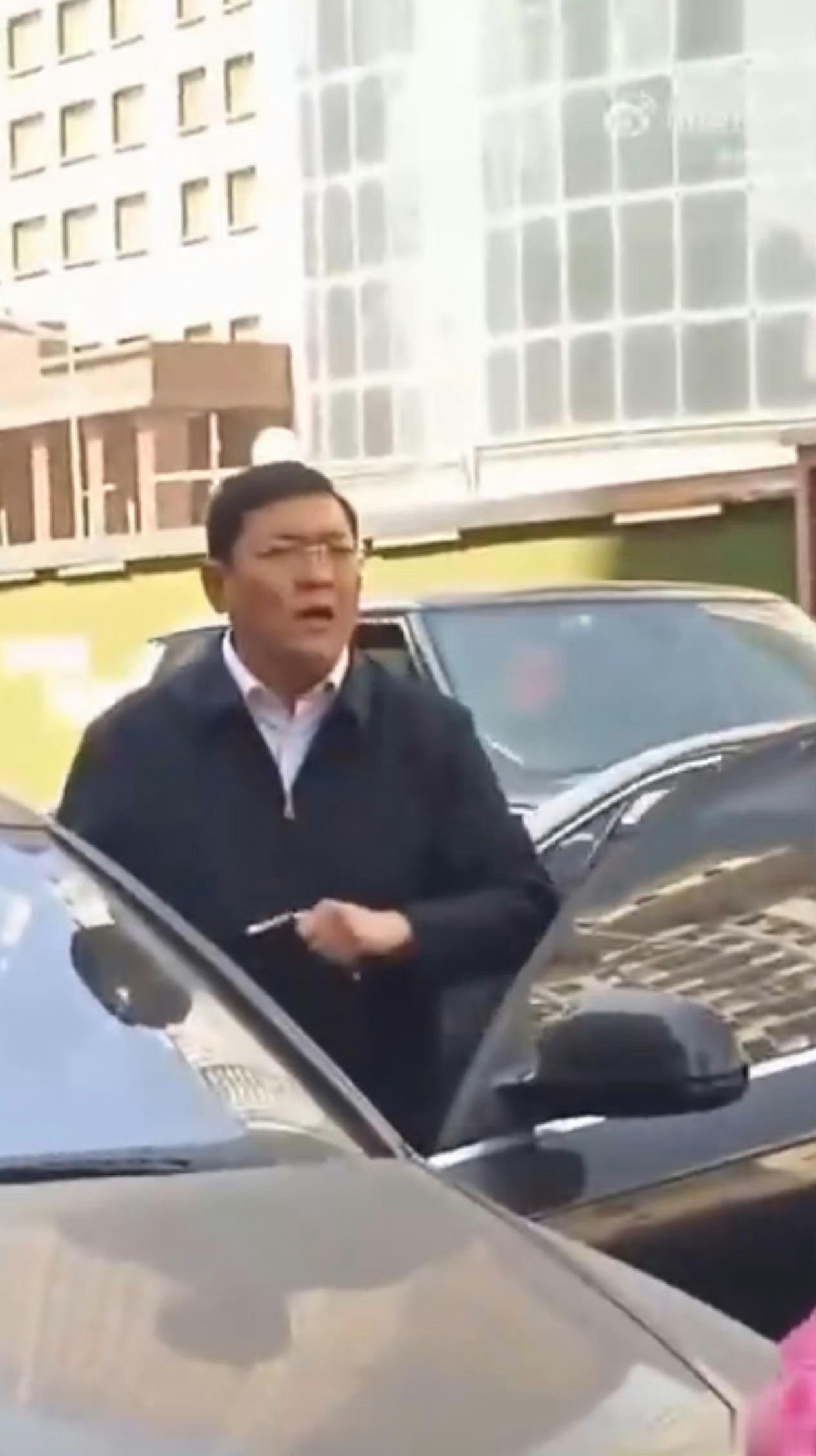 #哈尔滨回应网传副市长与交警发生冲突#不管是谁这种人最招人烦 ​​​
