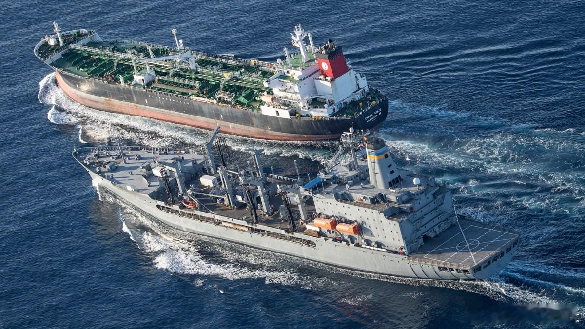 伊朗的袭击改变了美国海军在中东为其舰船加油的方式。海军搞了一条商业油轮“加油传送