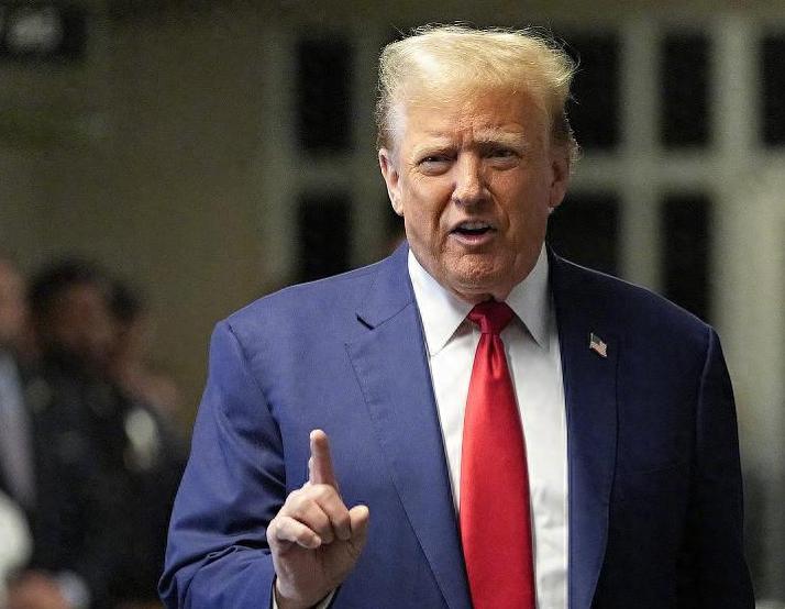 这究竟是谁学谁的？1月30日，特朗普在《华尔街日报》发文，警告若关税被裁定违法并