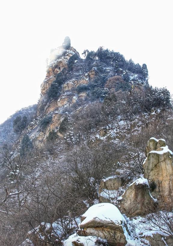 冬日的华山，是雪景和美景的完美融合。
• 定位：西安长安区子午峪保护总站，新手友