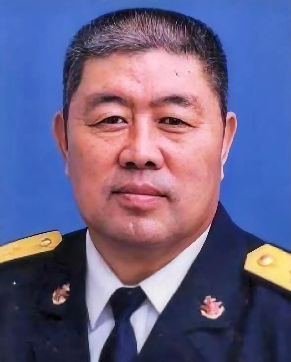 缅怀南海舰队司令员王永国：以身铸盾，护我山河
 
南海舰队司令员王永国离世了
他