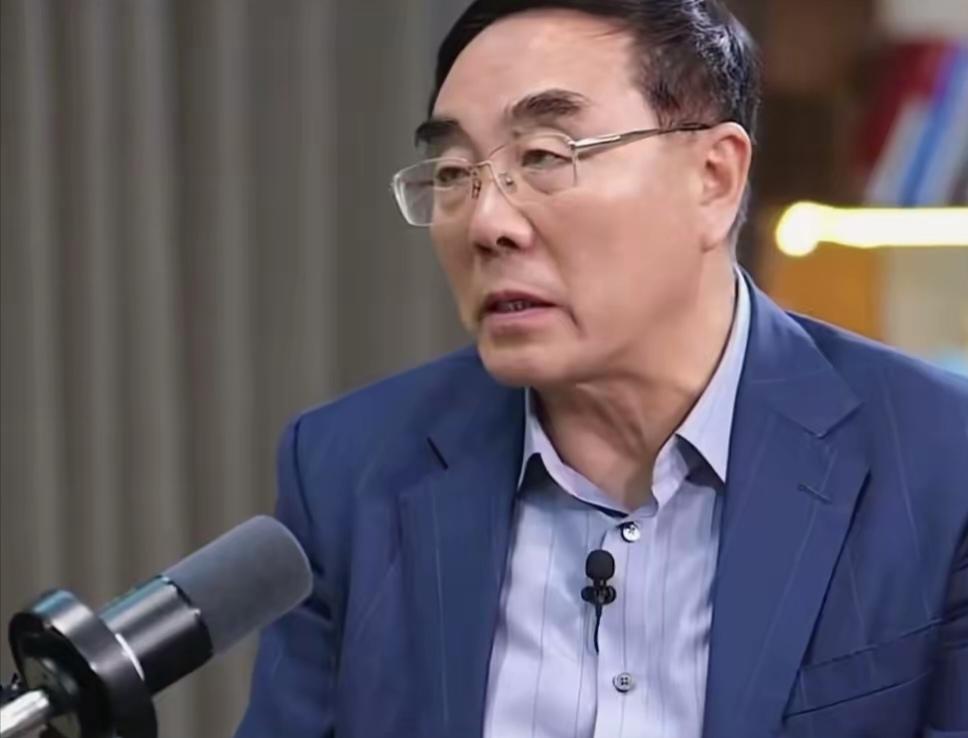 掌声响起来！刘纪鹏是散户的代言人，刘纪鹏一直建议市场试行“T+0”，呼吁禁止量化