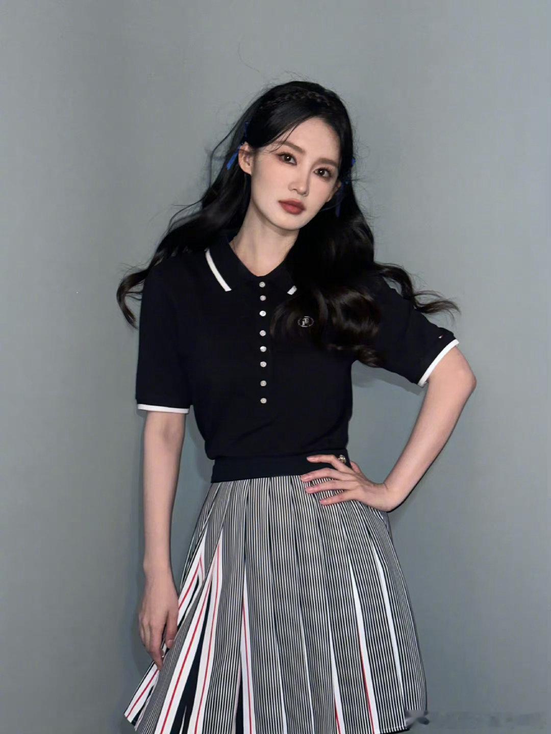 #李沁编发学院风##李沁学姐风穿搭# 今天是学姐 ​​​