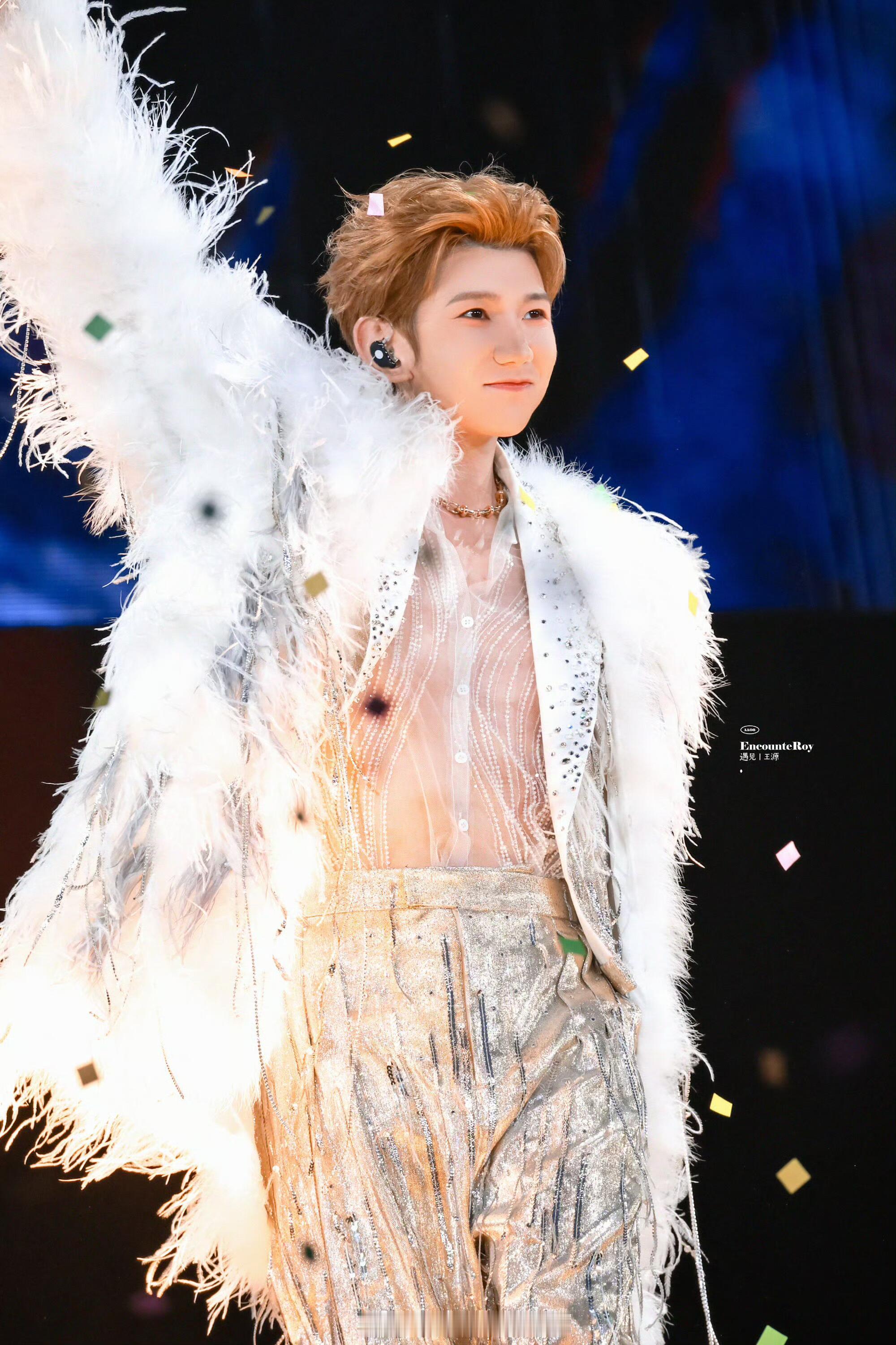 王源演唱会肥常开心王源巡演还是忘不了谐音梗笑死我了王源到底储备了多少谐音梗啊！！