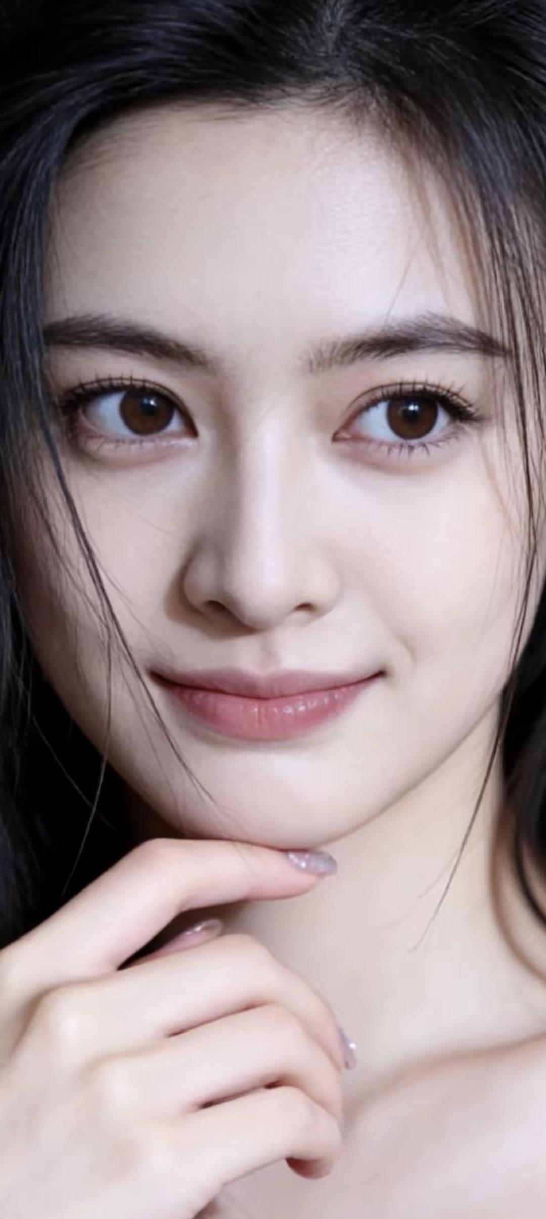 温柔甜美的微笑，散发着迷人的魅力
