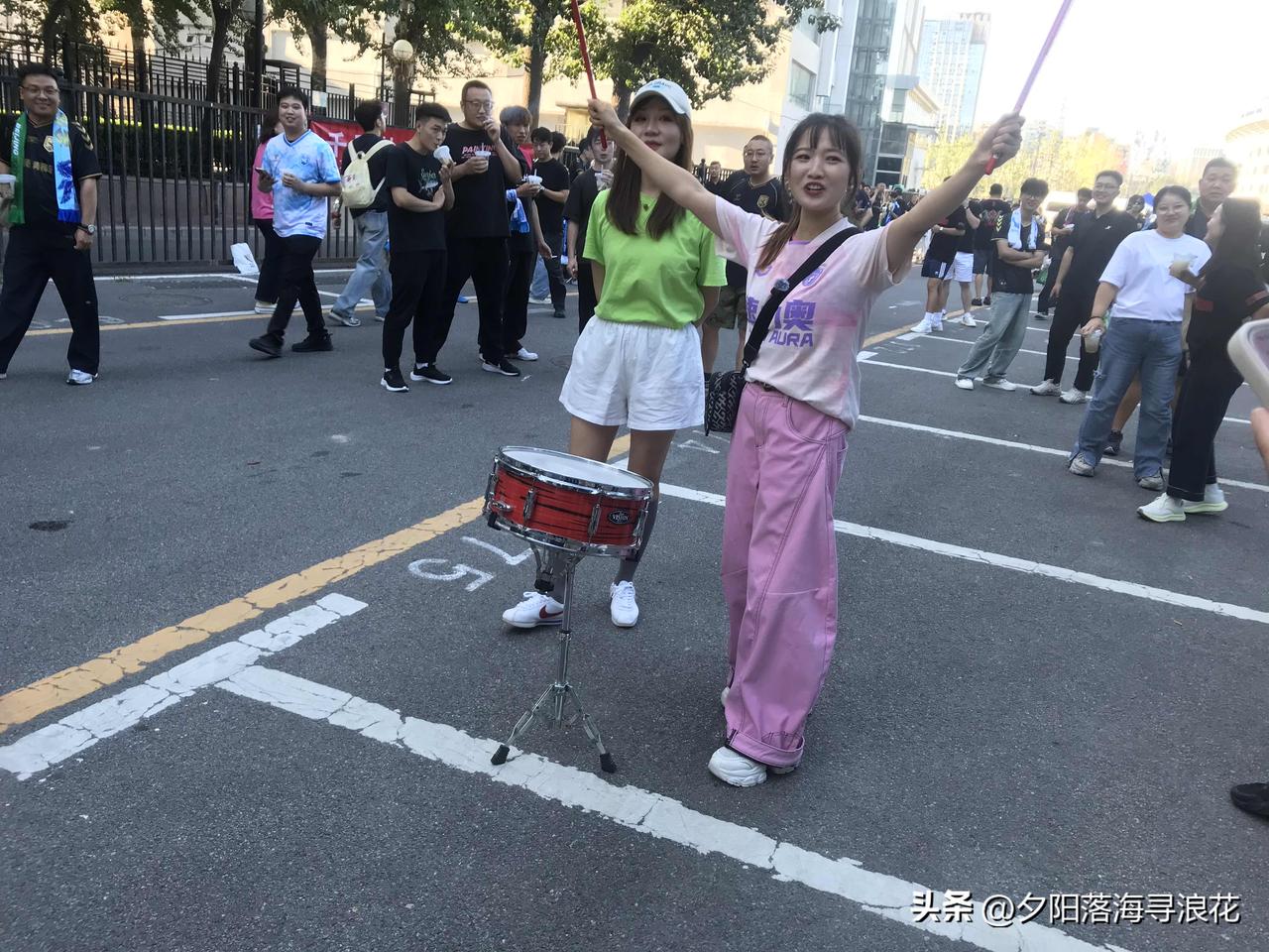 温暖我心：兰州最口（兰州方言，NB的意思）！口号似“牛肉面”热辣滚烫，而且到场看