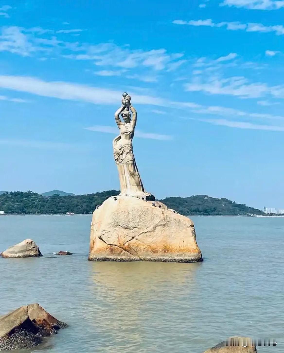 珠海渔女无恙，今天就更好！

超强台风“桦加沙”远离珠海而去，虽也有海水倒灌的烦