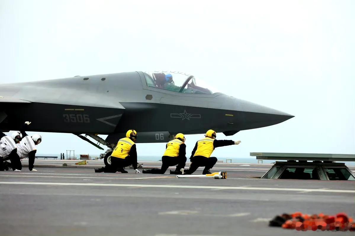 中国的弹射器还是差点意思，没有烟火气！