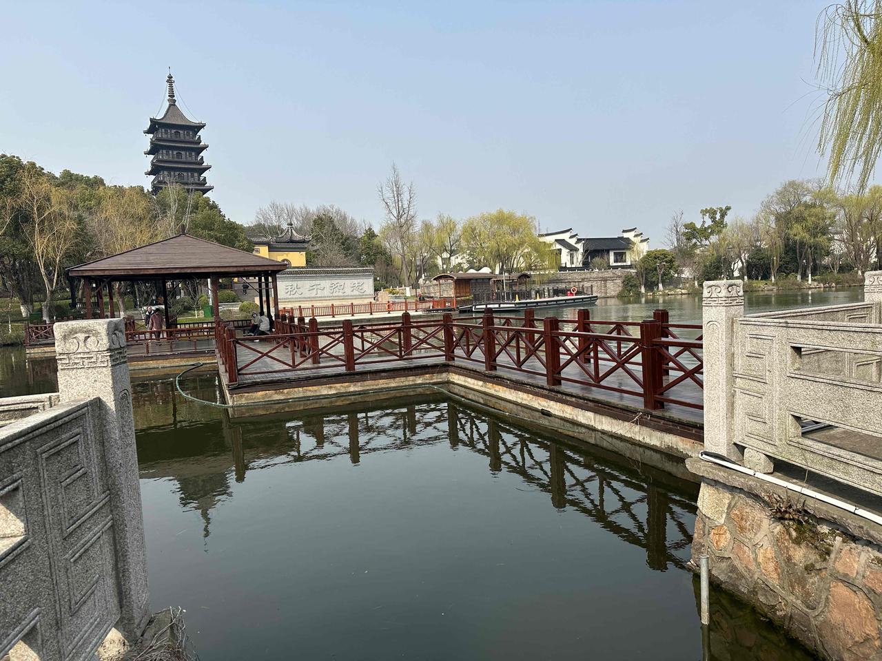 别再折腾身子了，你身上最堵的地方——是脑子。

杂念比熬夜更耗气血，瞎想比累活更