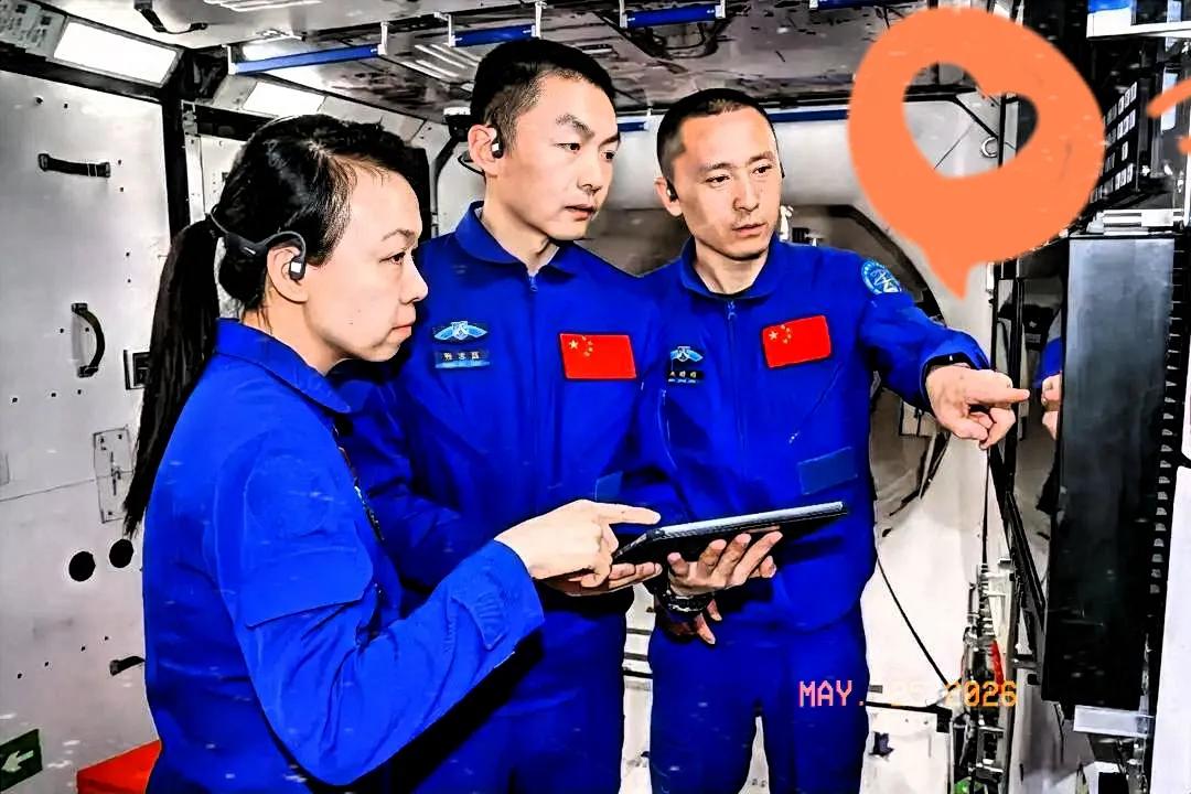 神二十三发射后，黎家盈在舱内指尖轻点那支悬浮圆珠笔的瞬间，真让人感慨万千。

一