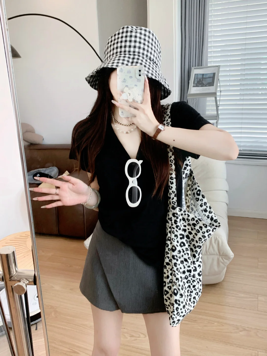 👓衣服越素 人越贵