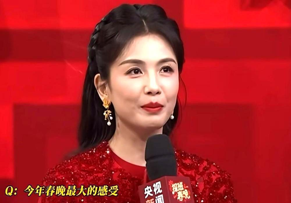 春晚那个刘涛，看得我直拧巴。她到底在跟谁较劲？脸上那股劲儿，感觉皮都快挂不住肉了