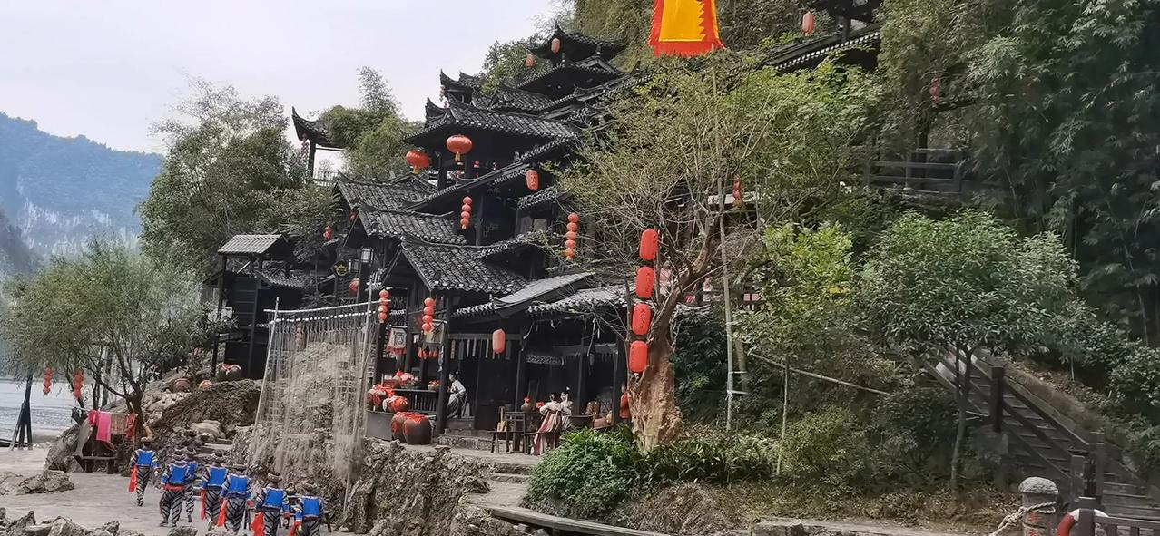 妞儿太厉害了，溜达一圈就是一个半马，这配速了得，自律顽强的妞儿，优秀的妞儿[比心