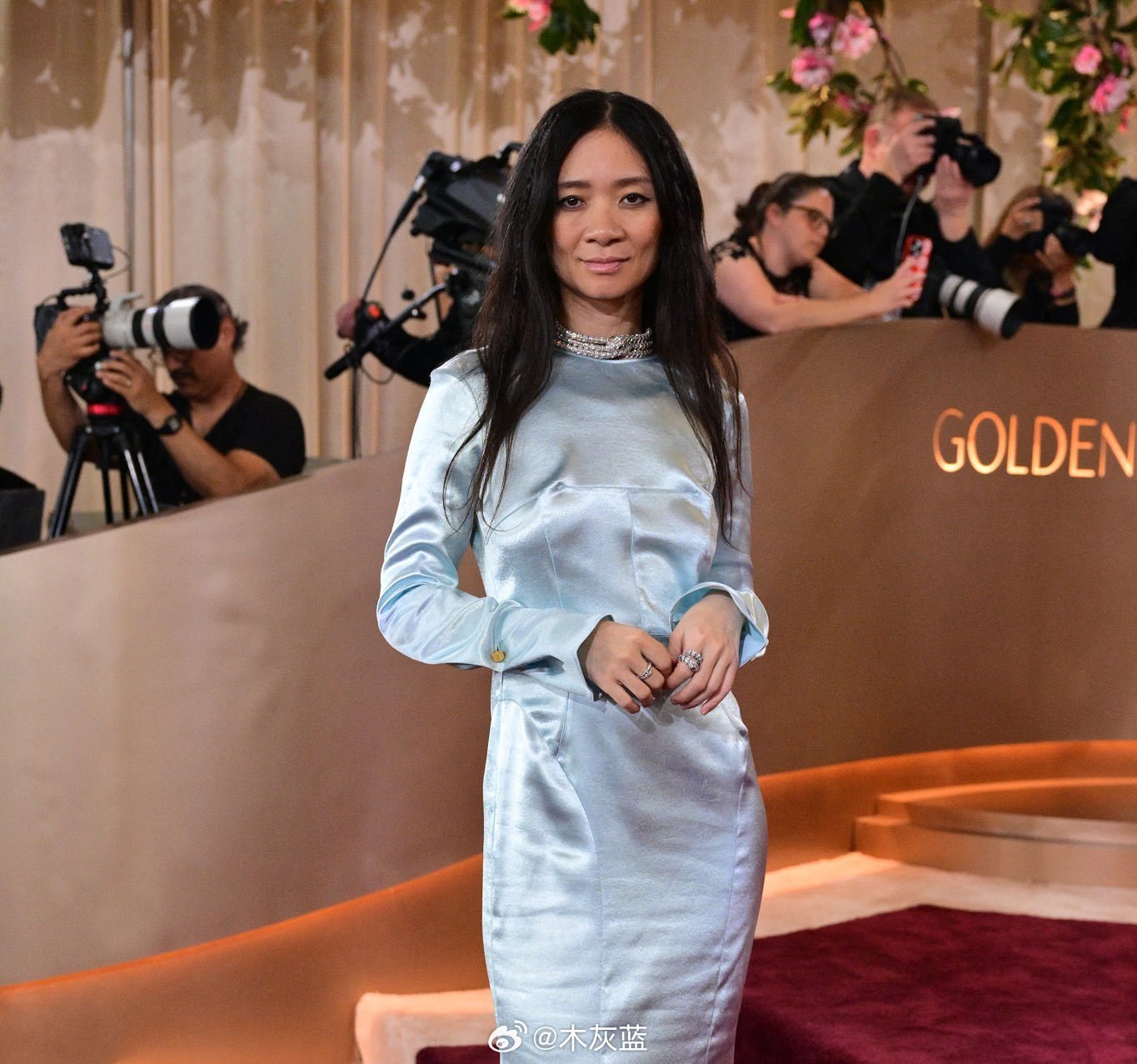 恭喜赵婷导演「哈姆奈特」获得金球奖剧情类最佳影片、最佳女主角，82年的她实绩已经