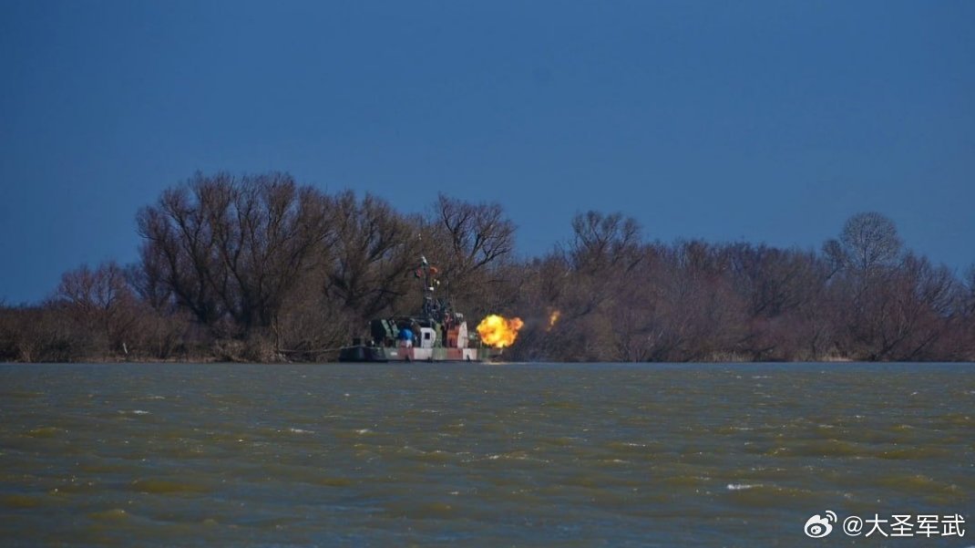 乌克兰“Dzhmil”（意为“大黄蜂”）项目小型装甲炮艇，近期进行了实弹射击训练