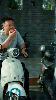 我都等你七八个小时了……等你等了那好久 早睡一晚 今晚在哪里睡 我在等你都出现 