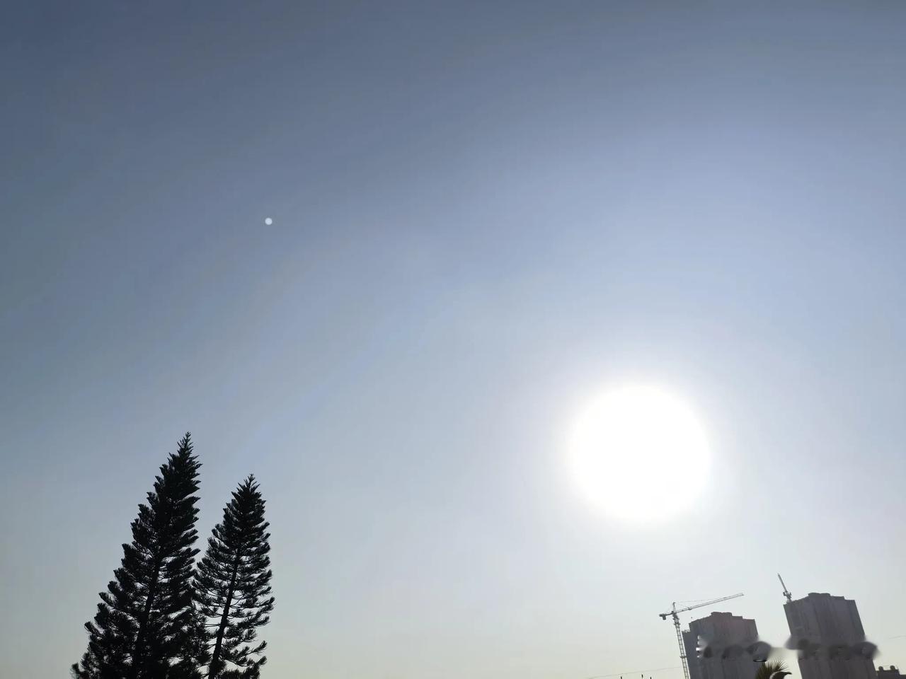 南北温差大！北方多地启动供暖让群众温暖过冬，广东短袖可以穿到11月！

西藏南部