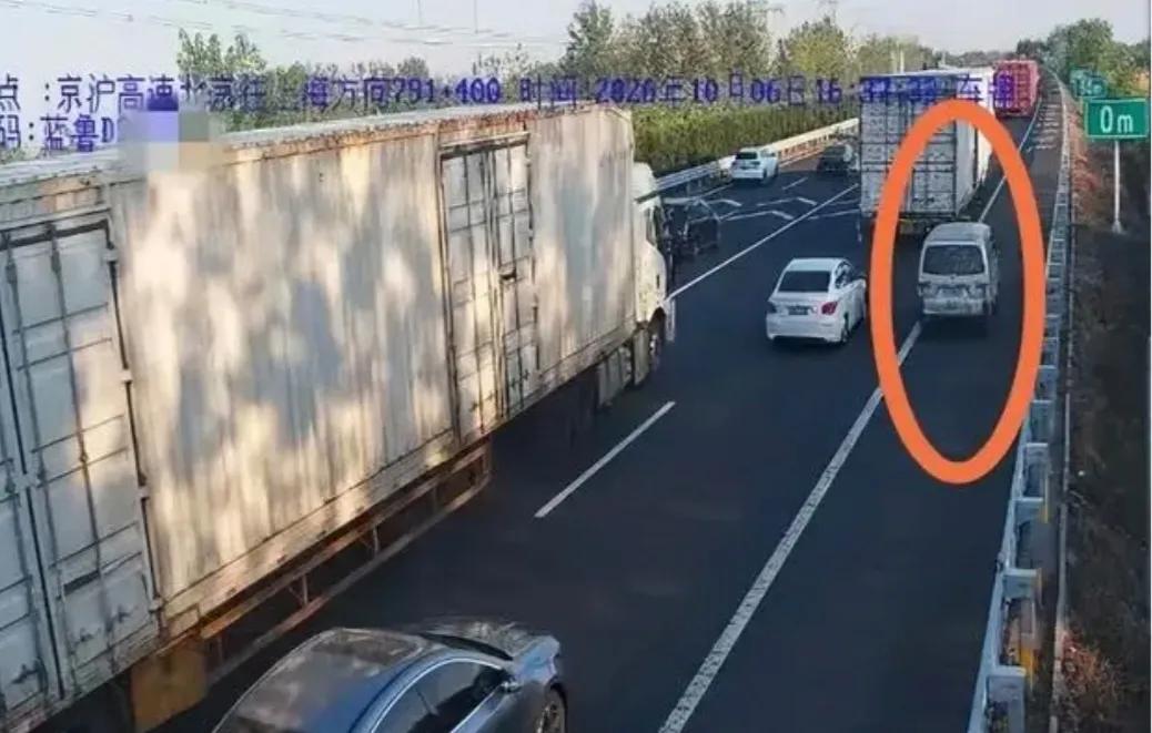 一块电子屏引发的“三省击鼓传花”：司机成了人肉排球！

张先生这辈子最后悔的事，