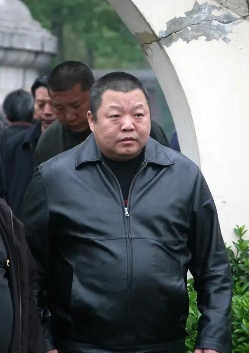 2018年，臧天朔临终前，屏退全部家人，包括他的妻子李梅，唯独留下了斯琴格日乐，