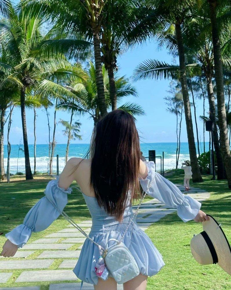 你说丑吧 也不是见不得人 说傻吧 还会玩微博 说没能力吧 还四肢健全 说不能吃苦