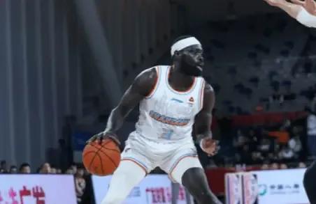 山东高速98：92险胜宁波男篮
虽说比赛赢了，但赢的很难看。
从比赛的过程上来说