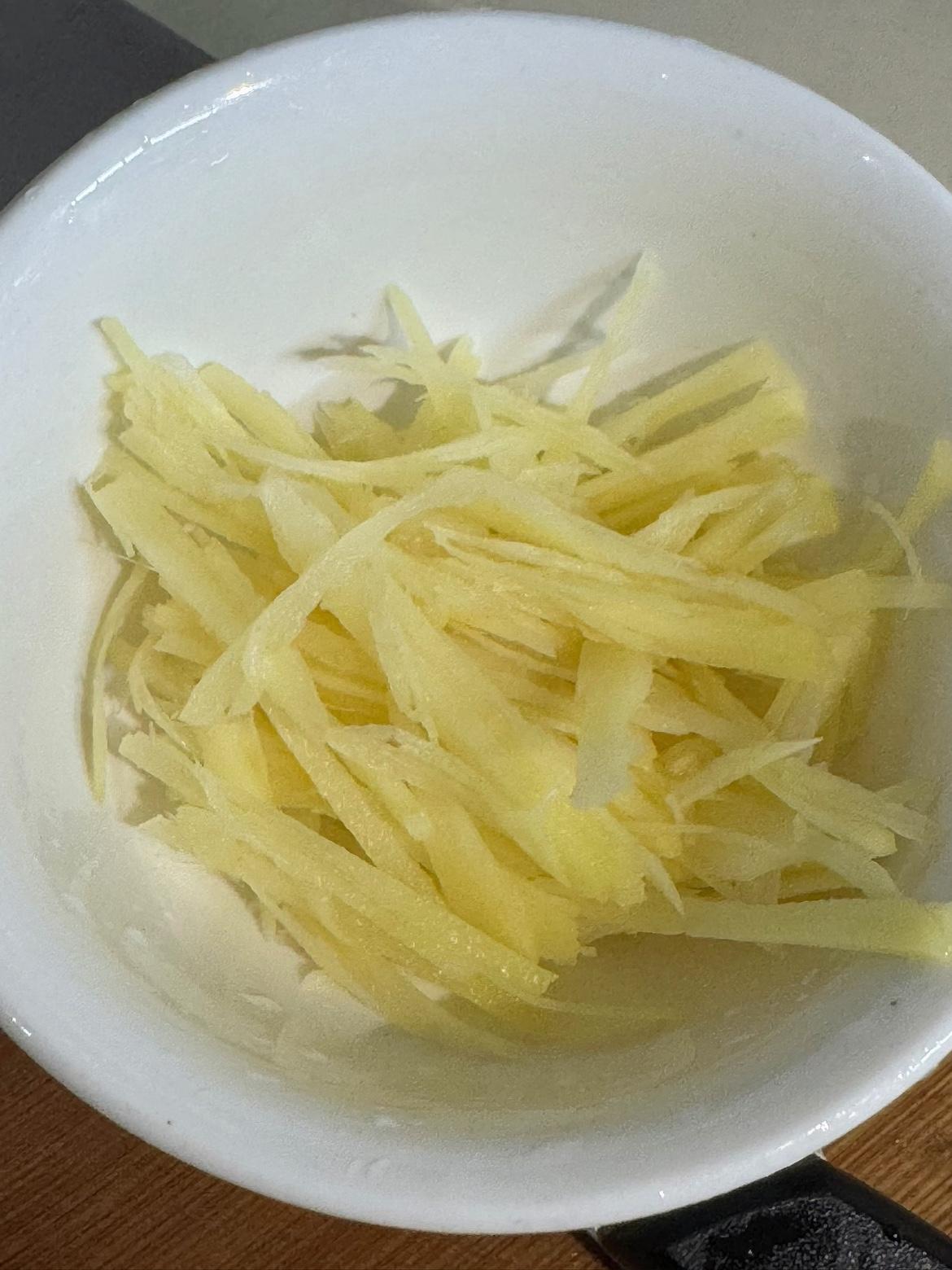 身边案例太多了，
奉劝大家一句，
特别是女人，
真的别对孩子吃什么那么有掌控欲！