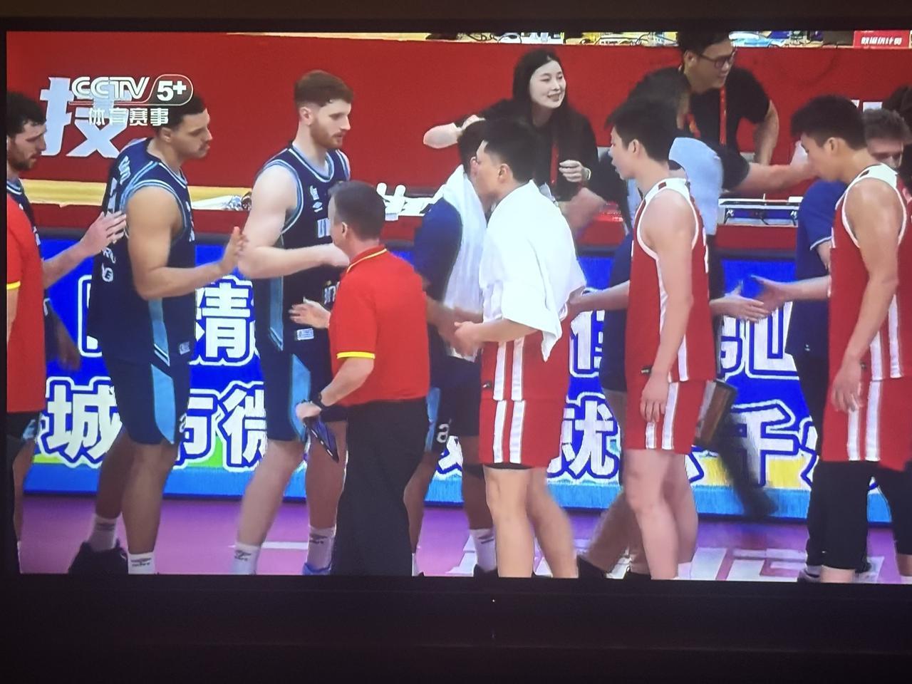 输了，中国男篮热身赛输了！

     在刚刚结束的中国男篮和乌拉圭男篮第二场热