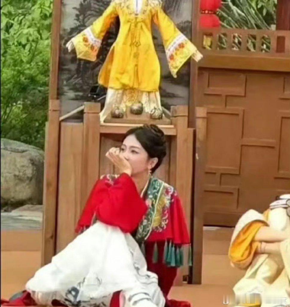 白鹿这坐姿一般人是学不会的 ​​​
