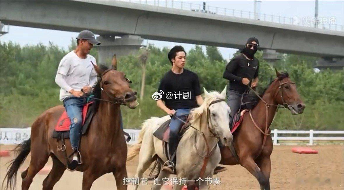 刘耀文没想到自己能控马起扬 从紧张忐忑到从容驾驭，刘耀文完美完成控马起扬，成长与