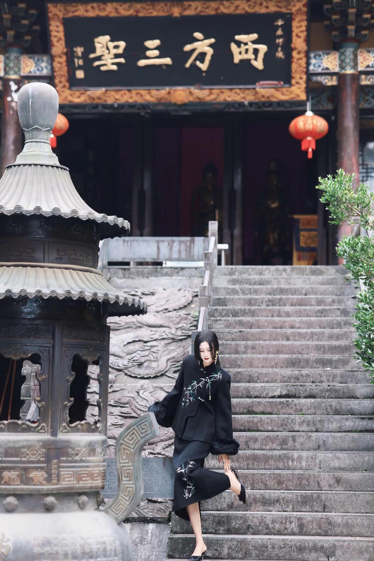 究竟拜的是佛还是心中的欲念