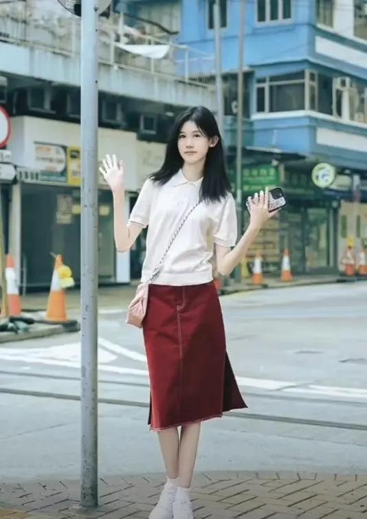 贝儿16岁了，真的太漂亮了。

陆毅一家四口在香港旅游，晒出来的照片，我们看到，