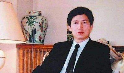 1993年，这个继承了女人60亿遗产的男人，终于吐露出了自己的真实想法，“她比我