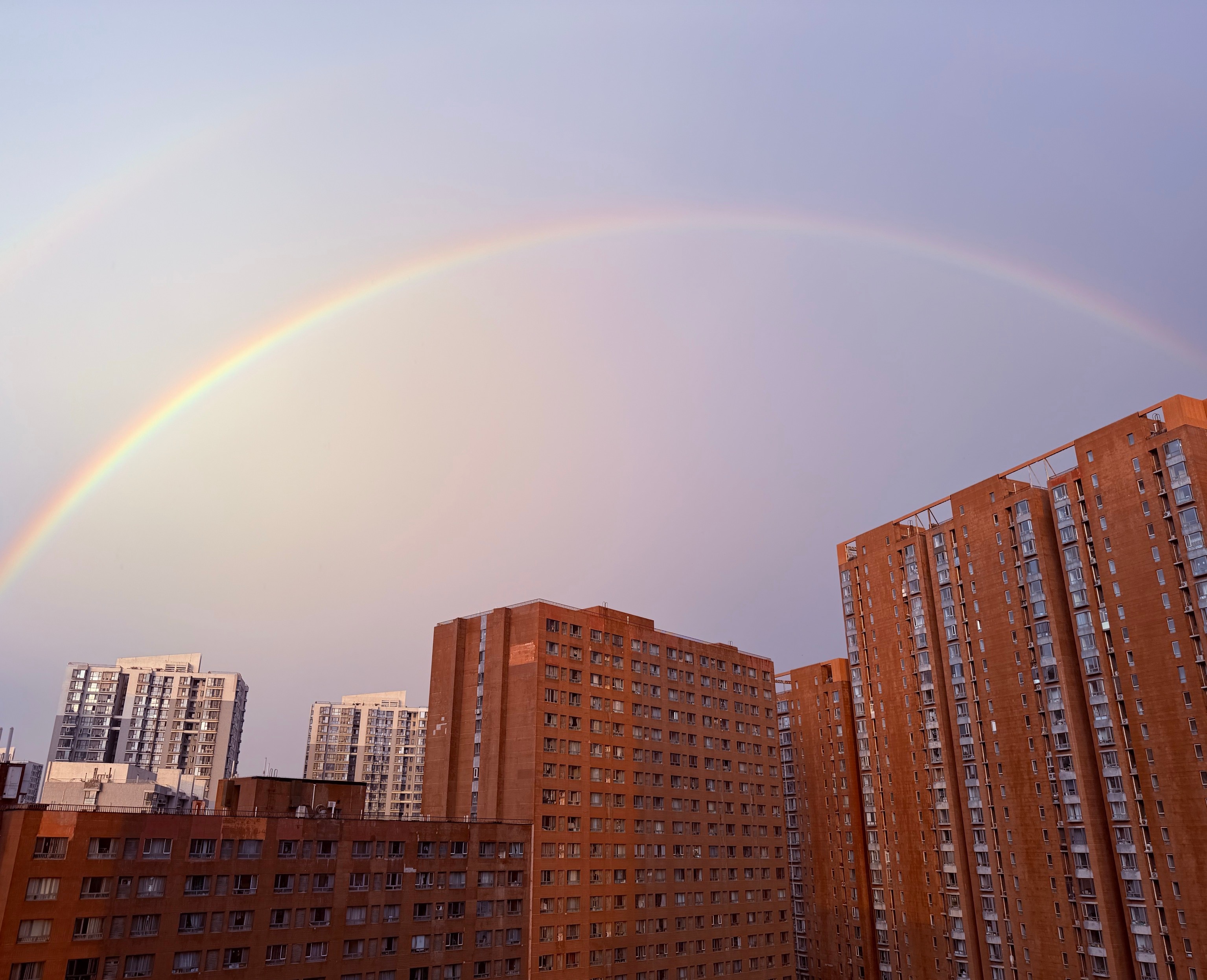 北京大雨别只盯着北京大雨，大雨过后是双彩虹，看到的都许个愿吧 