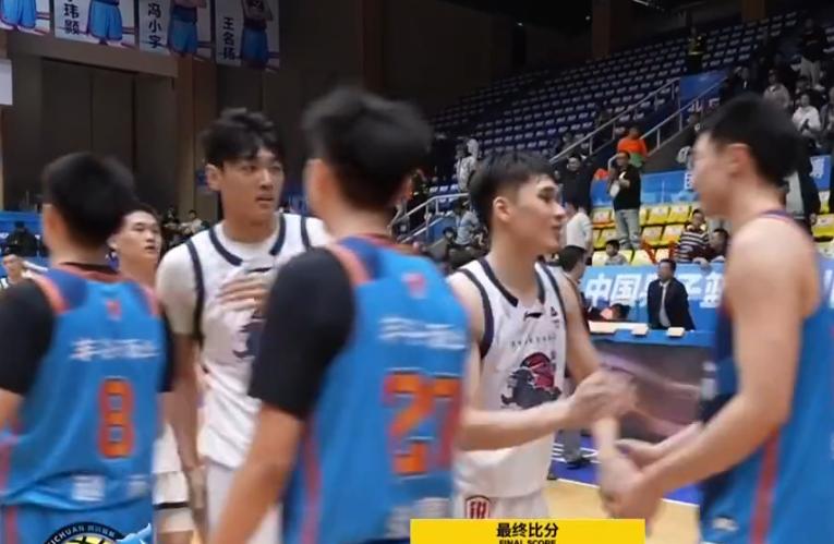 陈林坚18分，四川本土三人得分上双，山东男篮大胜，四川遭遇开赛29连败！北京时间