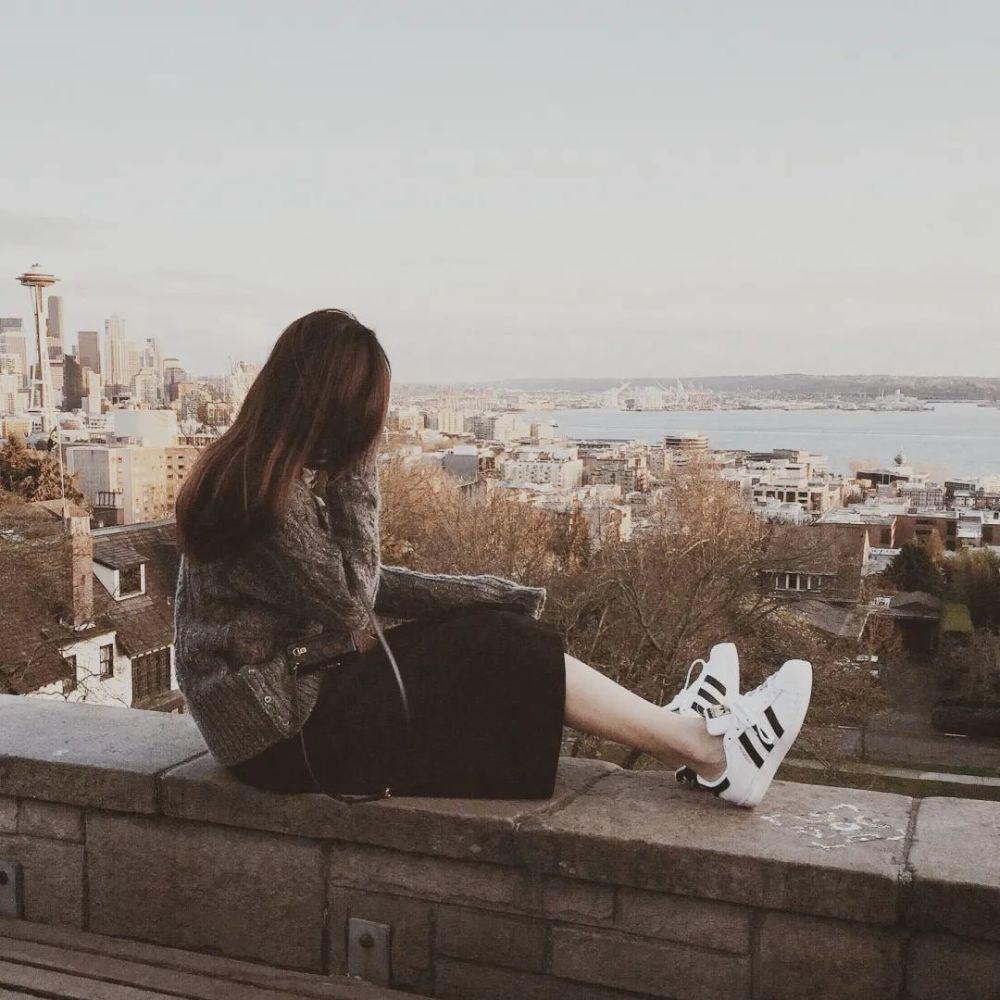 很多安慰，其实都是伤害。
这4 种无效安慰，以后别再说了。

当朋友失恋、失业、