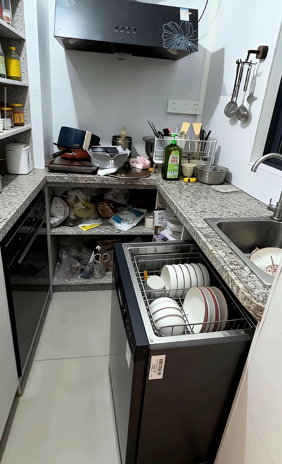 让丈夫生气把家给砸了
不是因为嫌弃1500的洗碗机太贵
也不是嫌弃妻子没有和他商