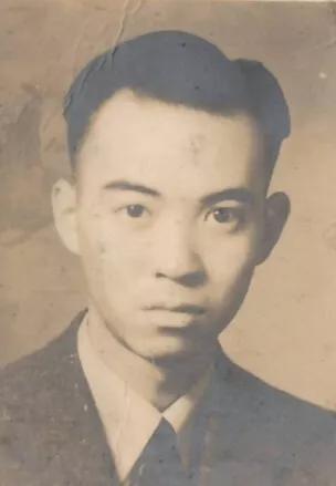 1945年10月，江苏无锡，五名手持冲锋枪的军人闯入“汉奸”王星海家中，要将其逮