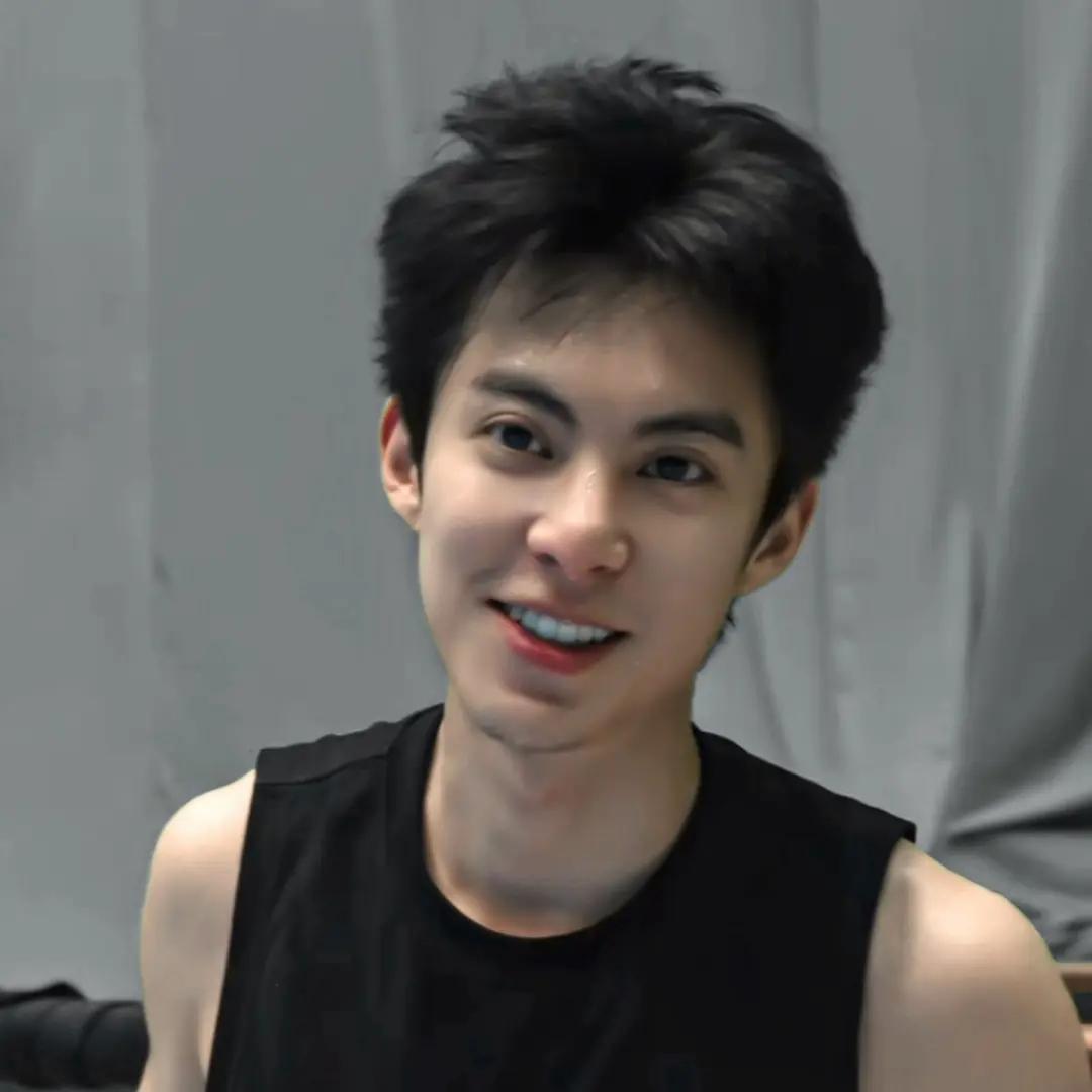 将门独后官宣就是一场网络暴力，对家买了商业推流。
捆绑造成同咖的假象，内娱常用营