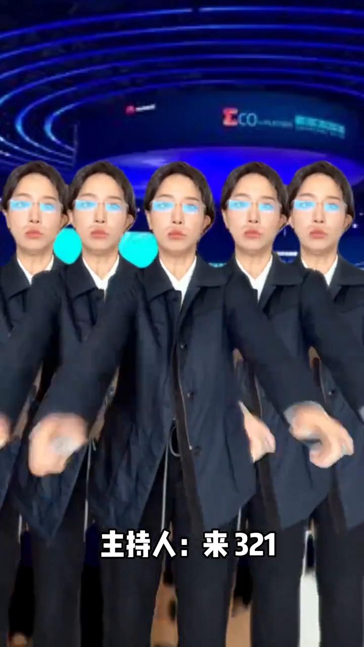 不同人的固定拍照姿势。
·妈妈拍照：脖子伸长，必须T字步。摄影师：阿姨，你们可以
