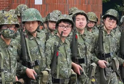 台湾前陆军副总司令刘湘滨，在接受赵少康采访时曾说：台湾是一个岛，制空权、制海权是