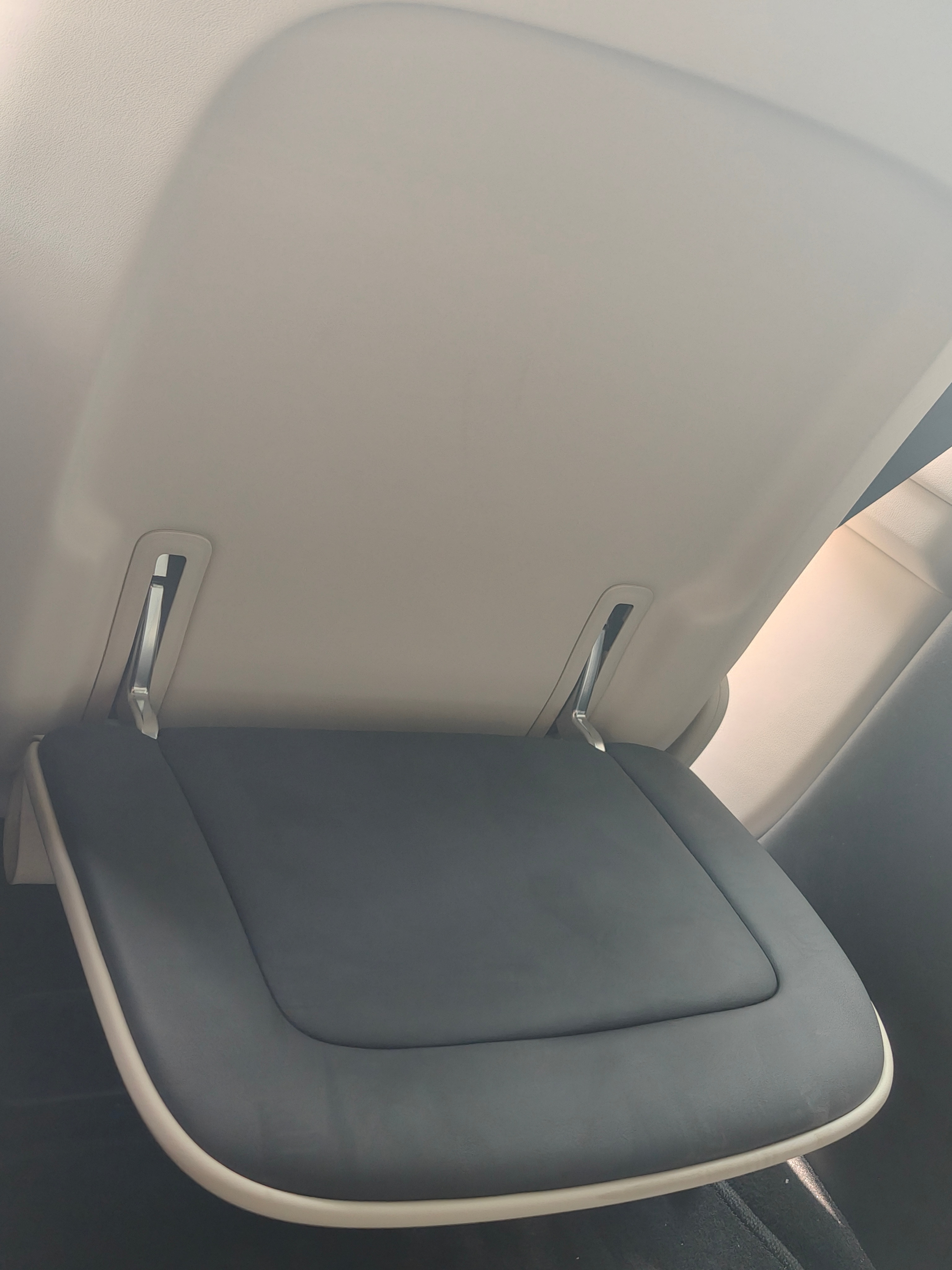 新款理想L7 Ultra ，不禁又想起我买的第一台理想就是 L7。感觉还是那么熟