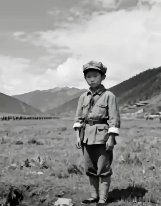1935年，13岁的小红军罗玉琪在过草地时，突然腹痛不止，碍于女同志，就跑到远处