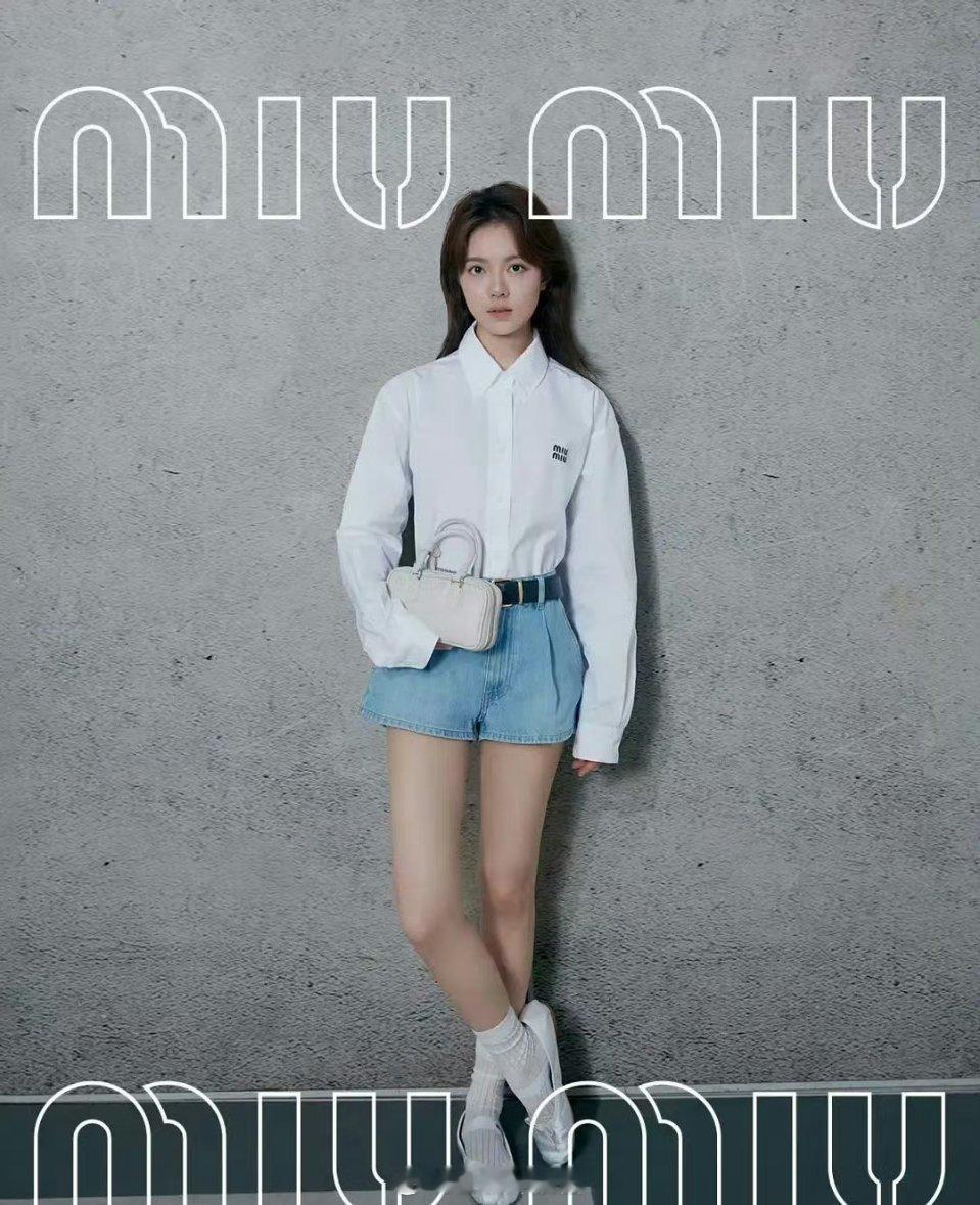 刘浩存脸这么小都是v领 赵今麦怎么想的 ​​​