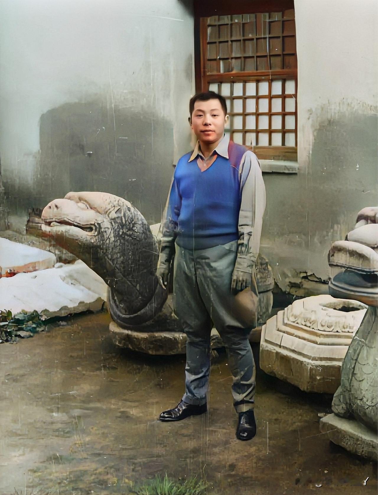 这才是张学良年轻时的真实貌相，都好好看一下呗！这并非演员所扮演的，而是1935年